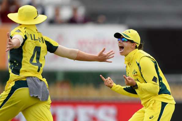 Elyse Villani and Nicole Bolton have been re-signed by Perth Scorchers for a three-year period. Elyse Villani and Nicole Bolton have been re-signed by Perth Scorchers for a three-year period.