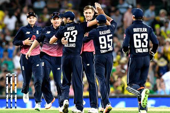 Wood, Woakes and Rashid picked up two wickets each to keep Australia to 286 only. Wood, Woakes and Rashid picked up two wickets each to keep Australia to 286 only.