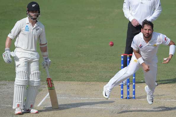 Yasir Shah became the first Pakistan bowler to pick up 10 wickets in a day Yasir Shah became the first Pakistan bowler to pick up 10 wickets in a day