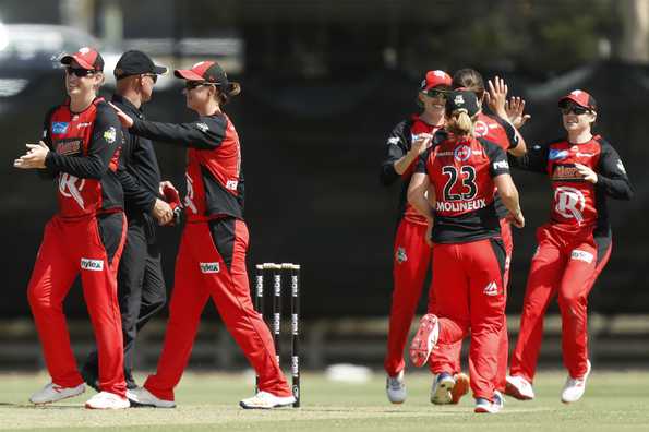 Melbourne Renegades clinched a three-run win over Hobart Hurricanes Melbourne Renegades clinched a three-run win over Hobart Hurricanes