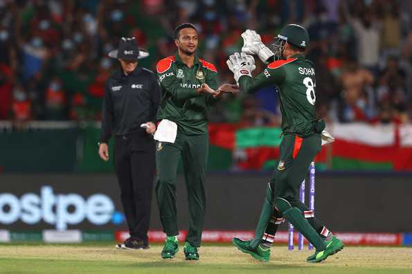 Mustafizur Rahman and Shakib Al Hasan combined to pick seven wickets Mustafizur Rahman and Shakib Al Hasan combined to pick seven wickets