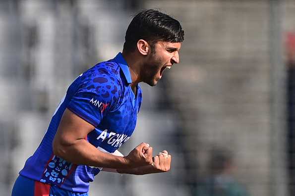 "Azmat (Omarzai) is pretty talented and a skiddy bowler and his absence made a big difference (against Sri Lanka)," Umar Gul "Azmat (Omarzai) is pretty talented and a skiddy bowler and his absence made a big difference (against Sri Lanka)," Umar Gul