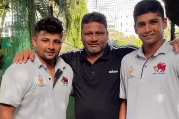 Father Naushad Khan flanked by Sarfaraz (left) and Musheer. Father Naushad Khan flanked by Sarfaraz (left) and Musheer.