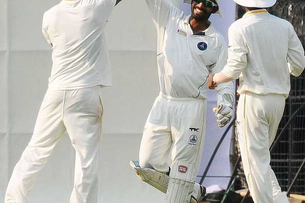 Tamil Nadu scalped Maharashtra's last five wickets for just 60 runs. Tamil Nadu scalped Maharashtra's last five wickets for just 60 runs.