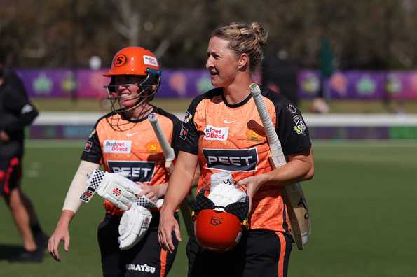 Sophie Devine and Beth Mooney put on an unbroken century stand Sophie Devine and Beth Mooney put on an unbroken century stand