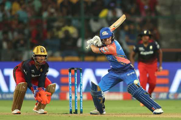 Kerr hit an unbeaten 40 to guide MI's easy chase. Kerr hit an unbeaten 40 to guide MI's easy chase.