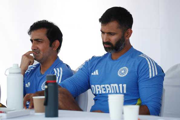 Abhishek Nayar (R) is set to leave his position as assistant coach Abhishek Nayar (R) is set to leave his position as assistant coach