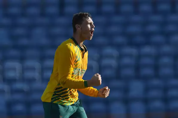 Linde (file) picked up 3 for 10 from his three overs. Linde (file) picked up 3 for 10 from his three overs.