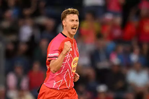 Meredith finished with a spell of 4/9 in his team's win