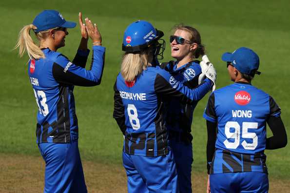 Skipper Dean helped set up the win with her 2/11.