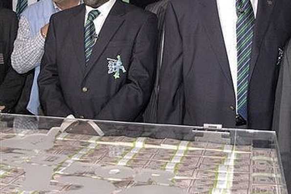 Texas billionaire financier Allen Stanford(R) in front of $20 million that he put up for a cricket match in 2008, in Antigua. The probe into an alleged multibillion dollar fraud by Stanford deepened Thursday as governments took action against the cricket impresario's overseas banks and panicked investors tried desperately to withdraw their funds. Texas billionaire financier Allen Stanford(R) in front of $20 million that he put up for a cricket match in 2008, in Antigua. The probe into an alleged multibillion dollar fraud by Stanford deepened Thursday as governments took action against the cricket impresario's overseas banks and panicked investors tried desperately to withdraw their funds.