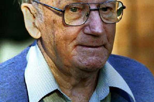 File photo of Sir Don Bradman at his Adelaide home, August 27. REUTERS/Str File photo of Sir Don Bradman at his Adelaide home, August 27. REUTERS/Str