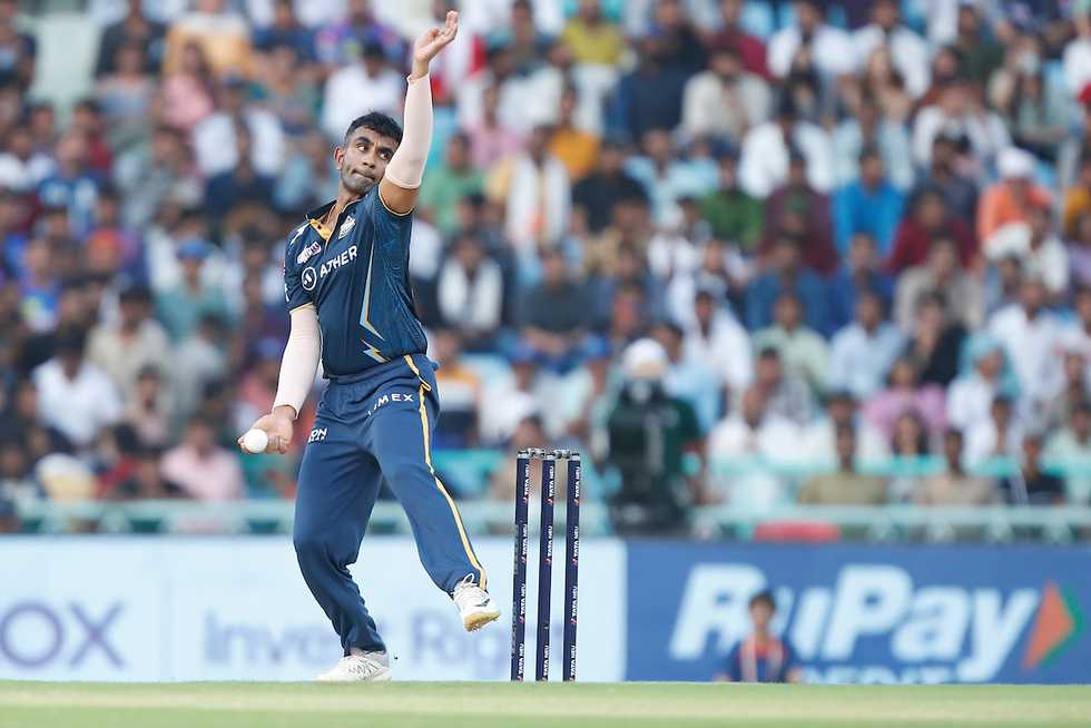 He may not have gotten a wicket, but Jayant Yadav played a pivotal role in his side's come-from-behind win over LSG. And this time, he was in the middle to celebrate it. He may not have gotten a wicket, but Jayant Yadav played a pivotal role in his side's come-from-behind win over LSG. And this time, he was in the middle to celebrate it.