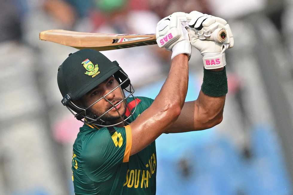 Hendricks hit a 75-ball 85 Hendricks hit a 75-ball 85